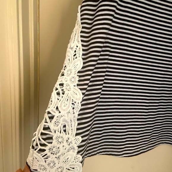 EUC Lane Bryant Black & White Stripe Blouse w/ Lace Appliqué Detail - 14/16 - Picture 4 of 5